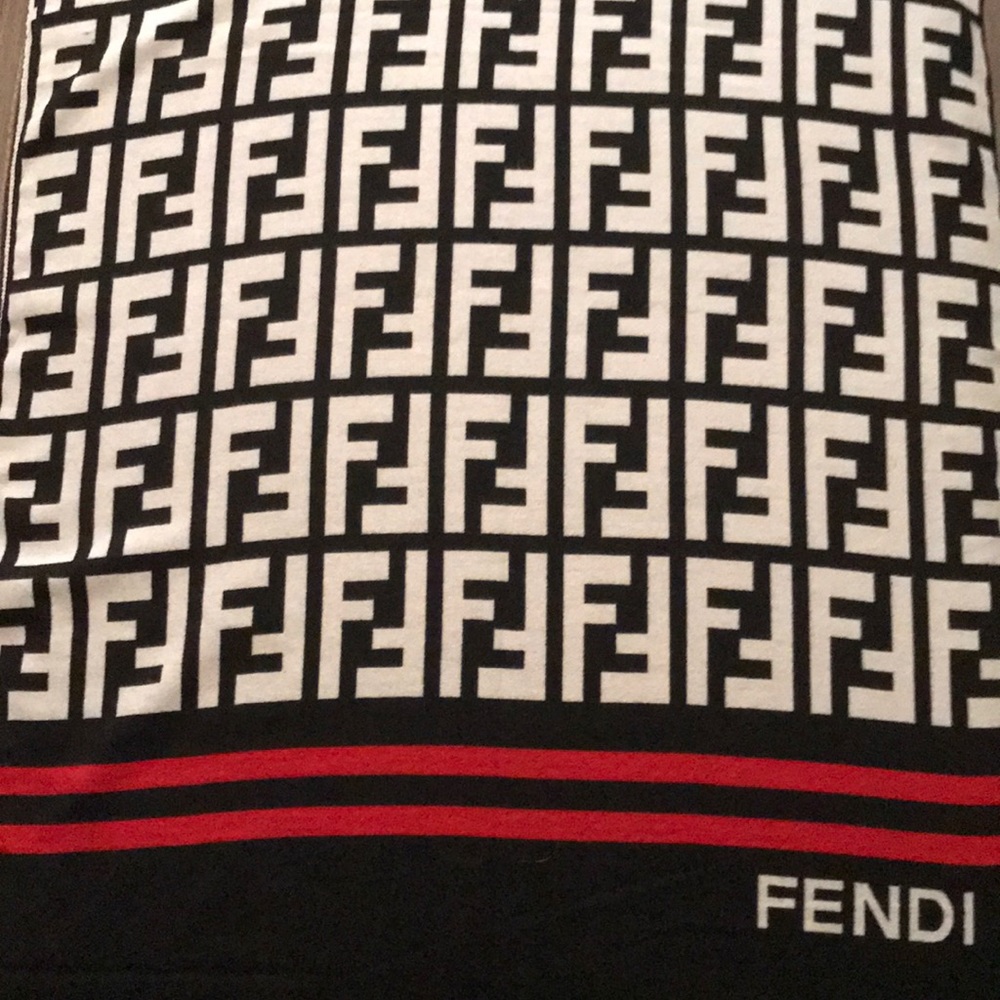 Fendi pashminas b&w&r